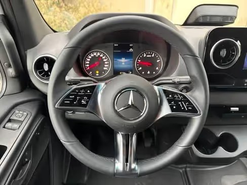 صورة السيارة