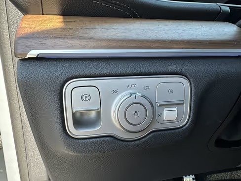 صورة السيارة