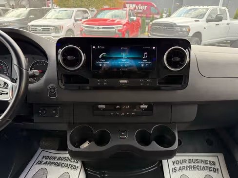 صورة السيارة