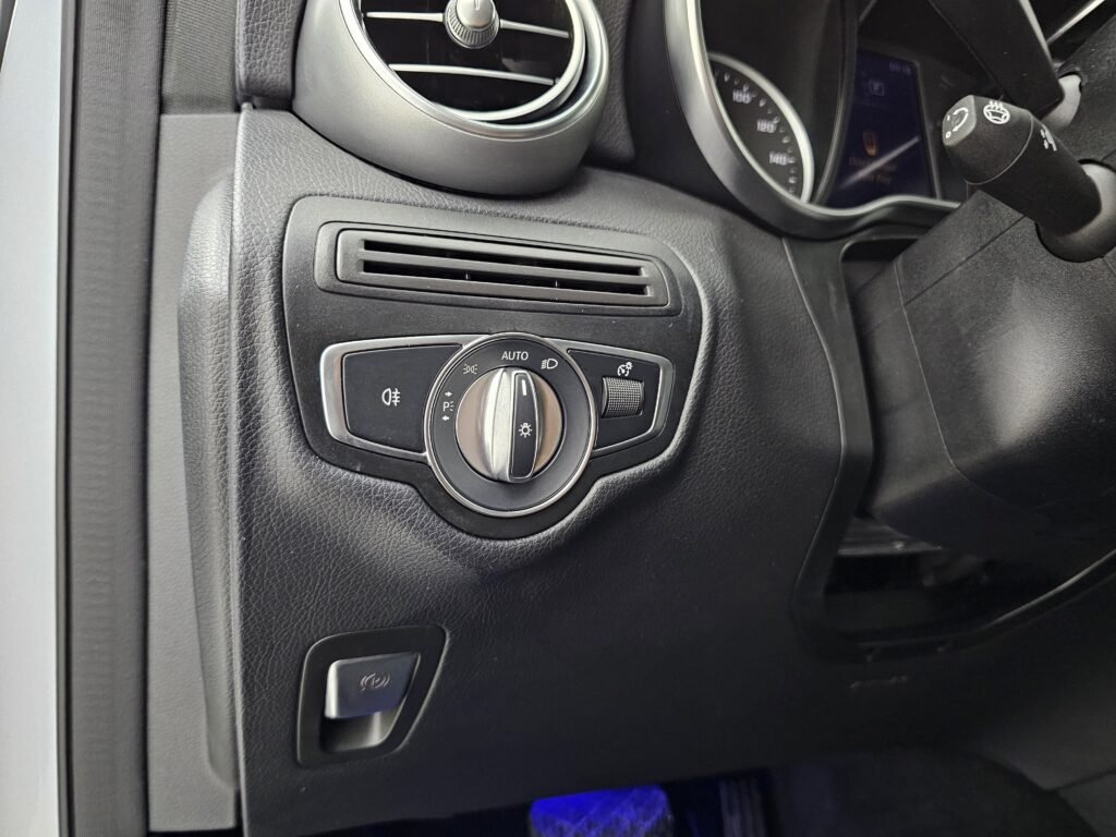 صورة السيارة