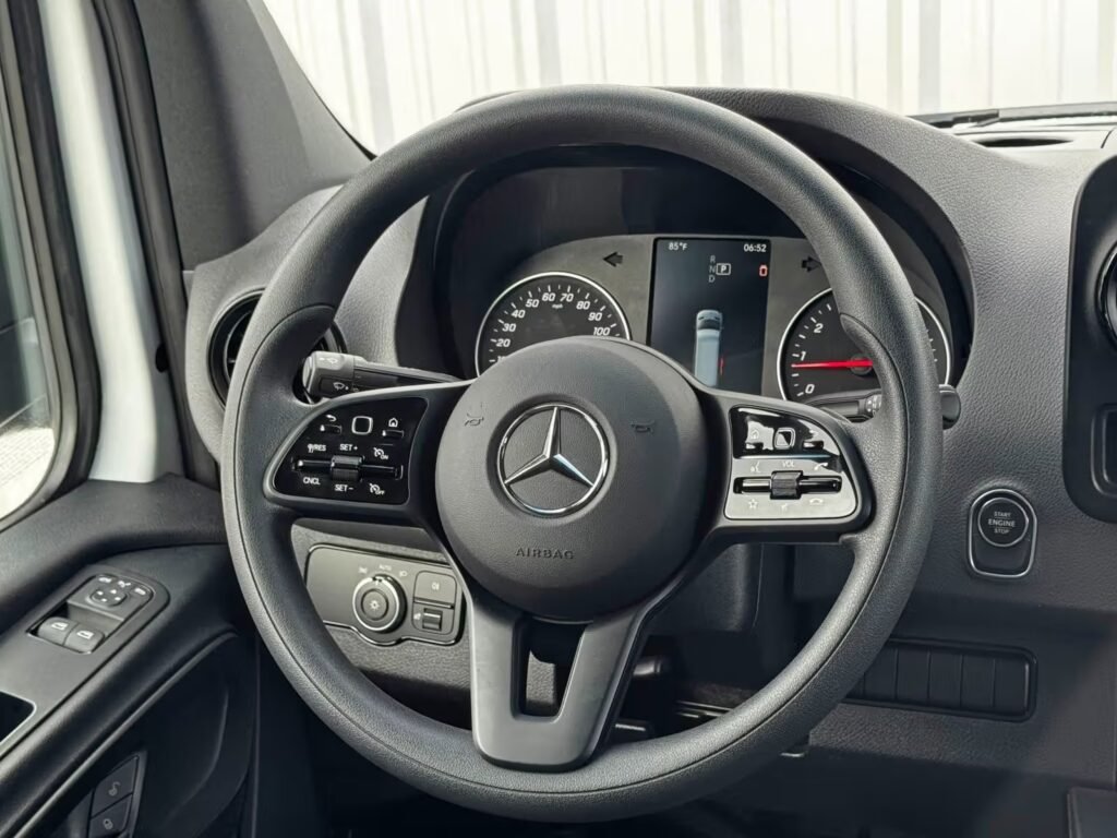 صورة السيارة