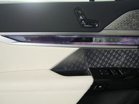 صورة السيارة