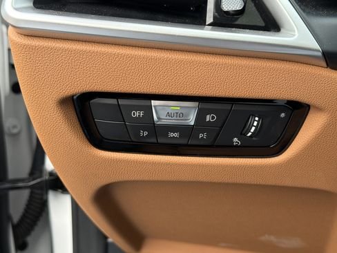 صورة السيارة