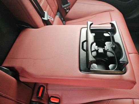 صورة السيارة