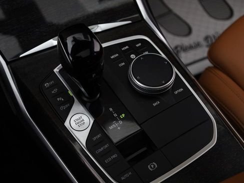 صورة السيارة