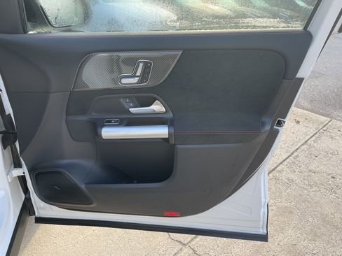 صورة السيارة