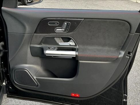 صورة السيارة