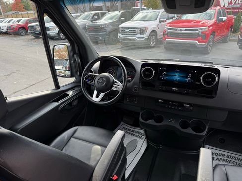 صورة السيارة